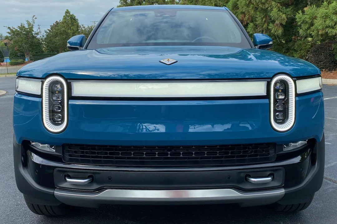 2022 Rivian R1T - Image 2 of 31