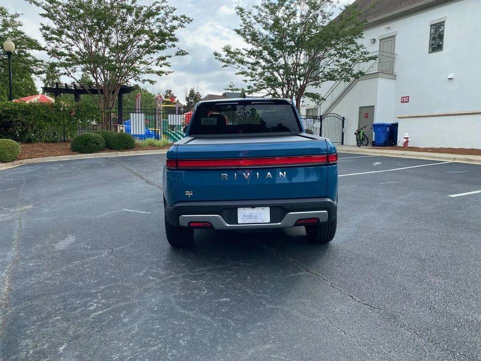 2022 Rivian R1T - Image 10 of 31