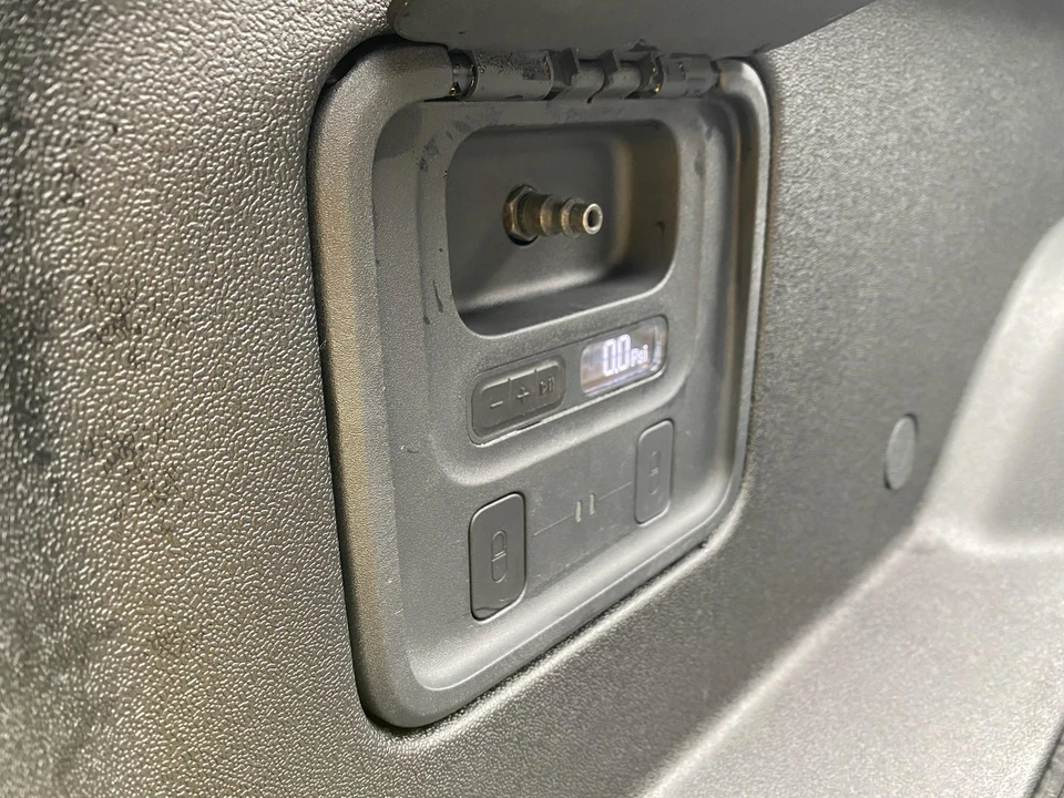 2022 Rivian R1T - Image 23 of 31