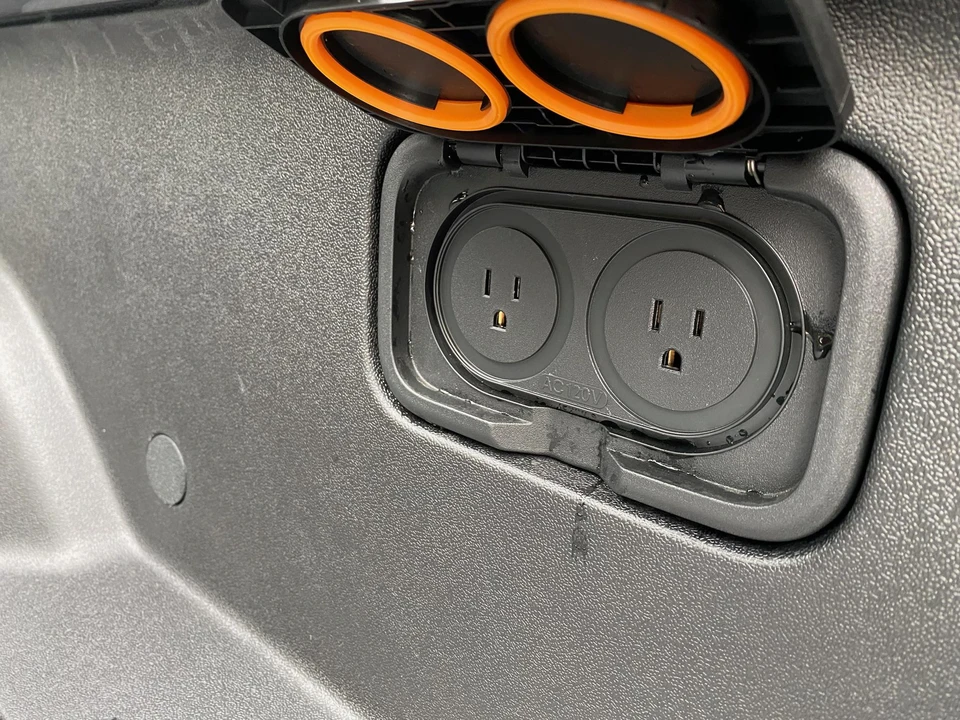 2022 Rivian R1T - Image 24 of 31