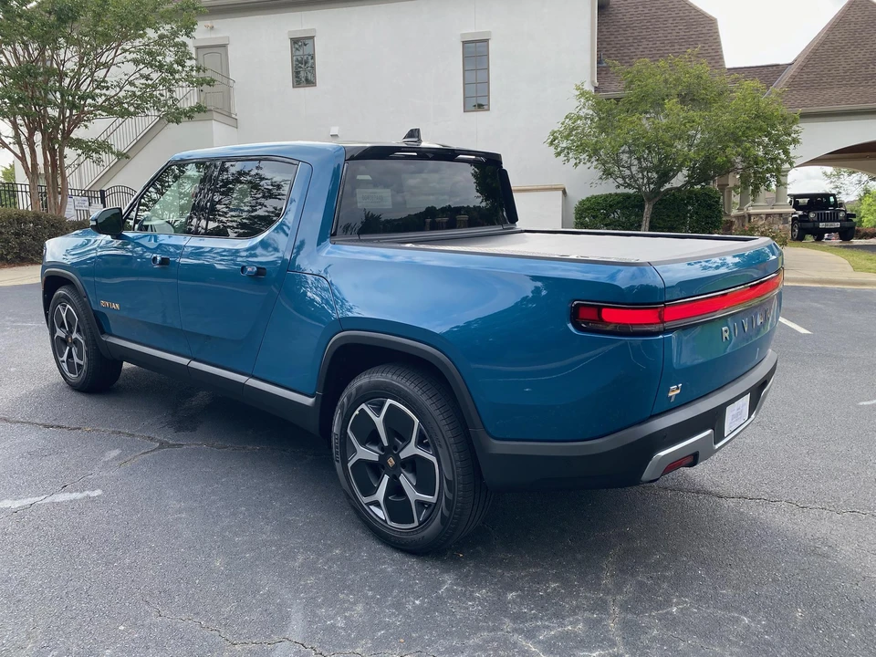 2022 Rivian R1T - Image 9 of 31