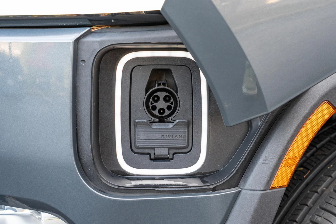 2022 Rivian R1T - Image 24 of 31
