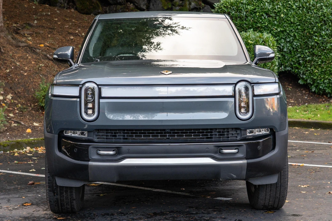 2022 Rivian R1T - Image 2 of 31