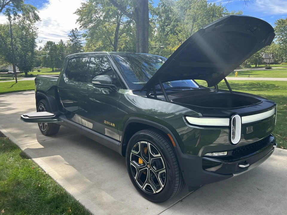 2022 Rivian R1T - Image 17 of 31