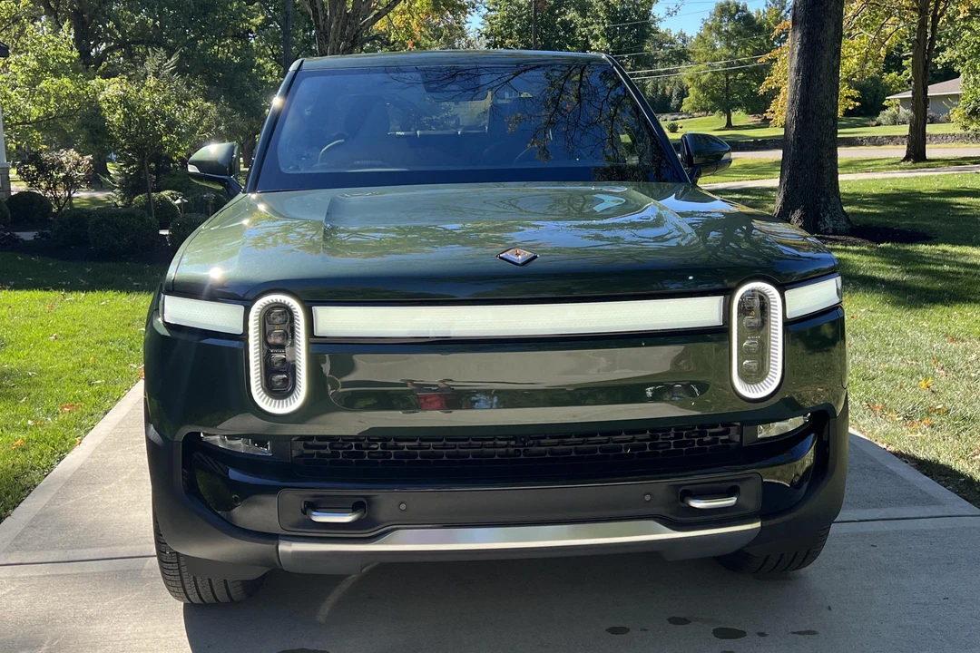 2022 Rivian R1T - Image 2 of 31
