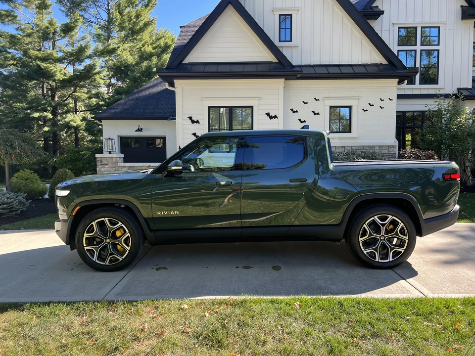 2022 Rivian R1T - Image 10 of 31