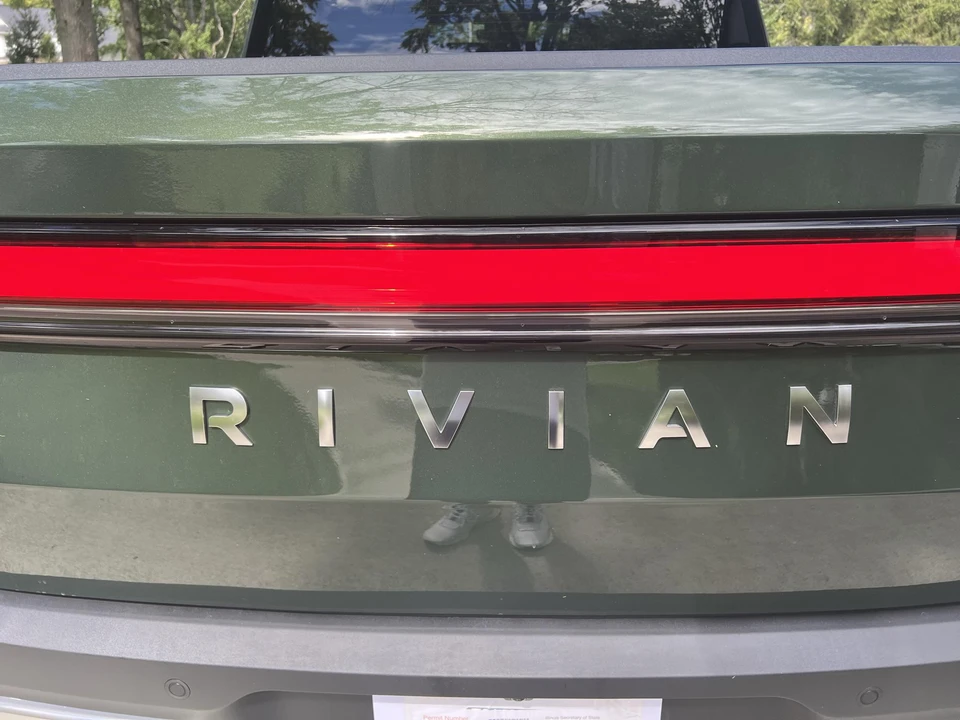 2022 Rivian R1T - Image 29 of 31