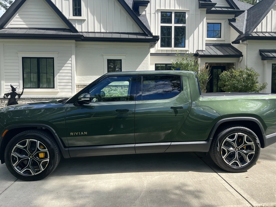 2022 Rivian R1T - Image 9 of 31