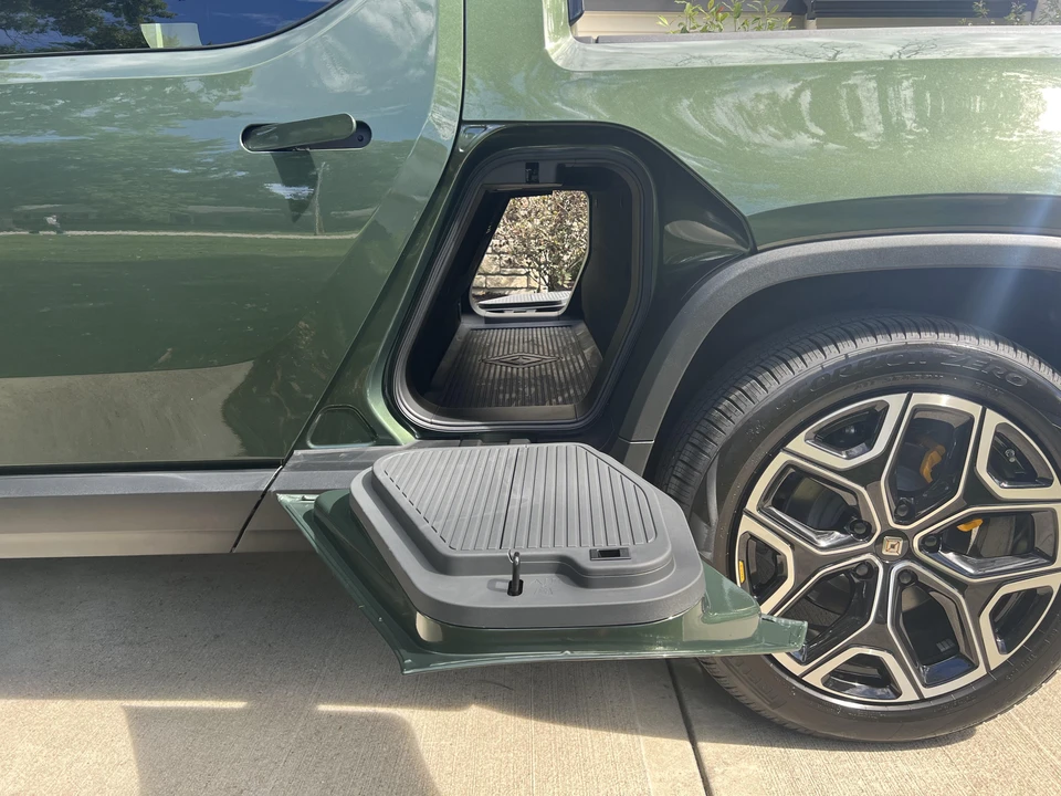 2022 Rivian R1T - Image 25 of 31