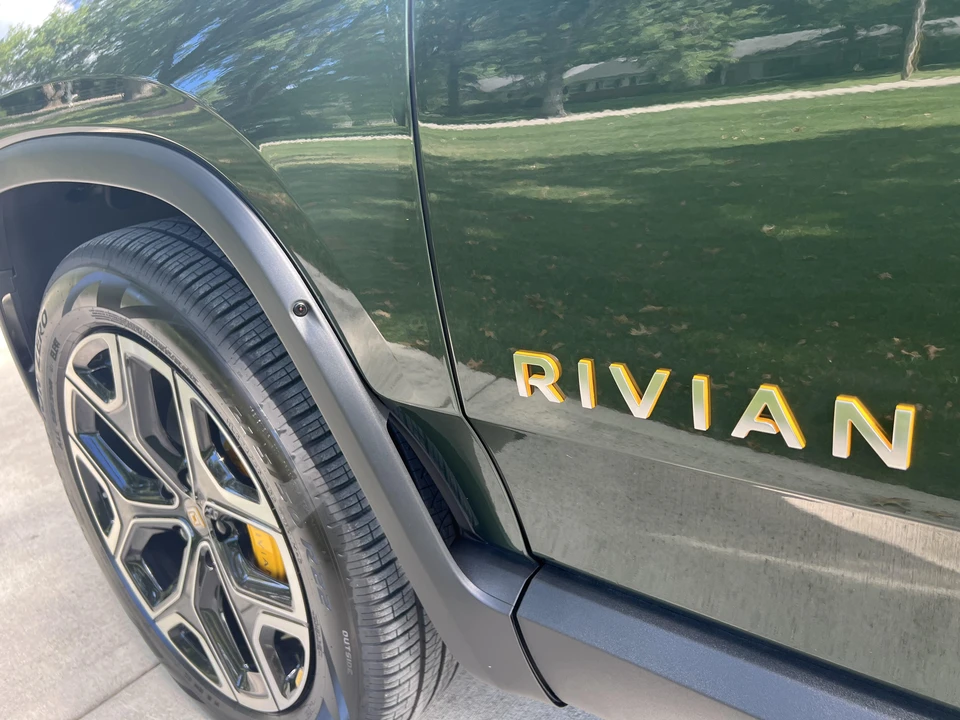 2022 Rivian R1T - Image 24 of 31