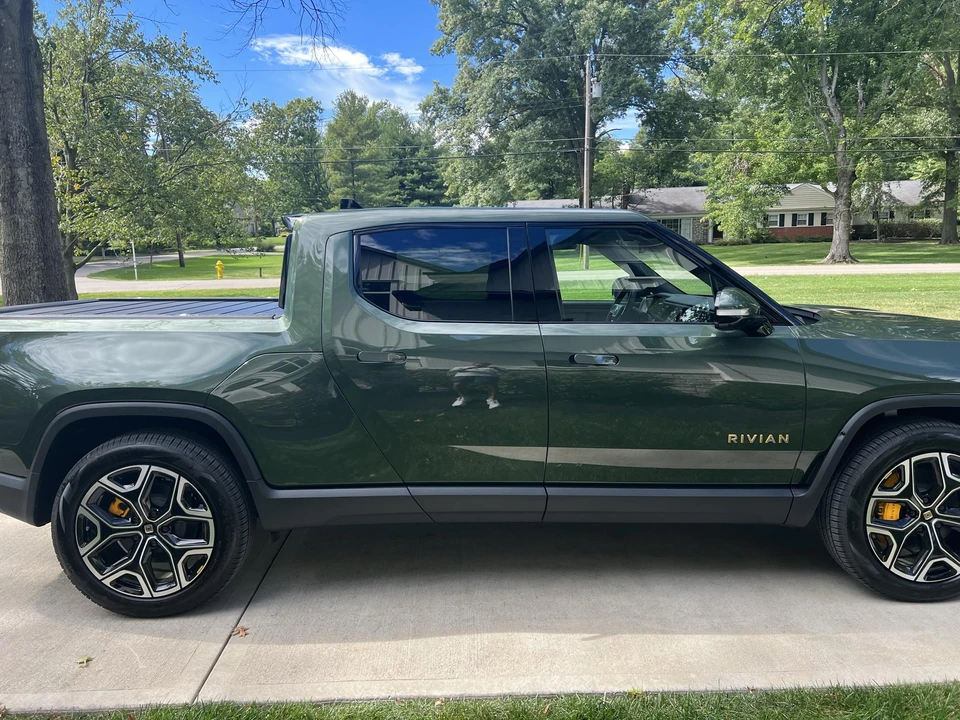 2022 Rivian R1T - Image 15 of 31