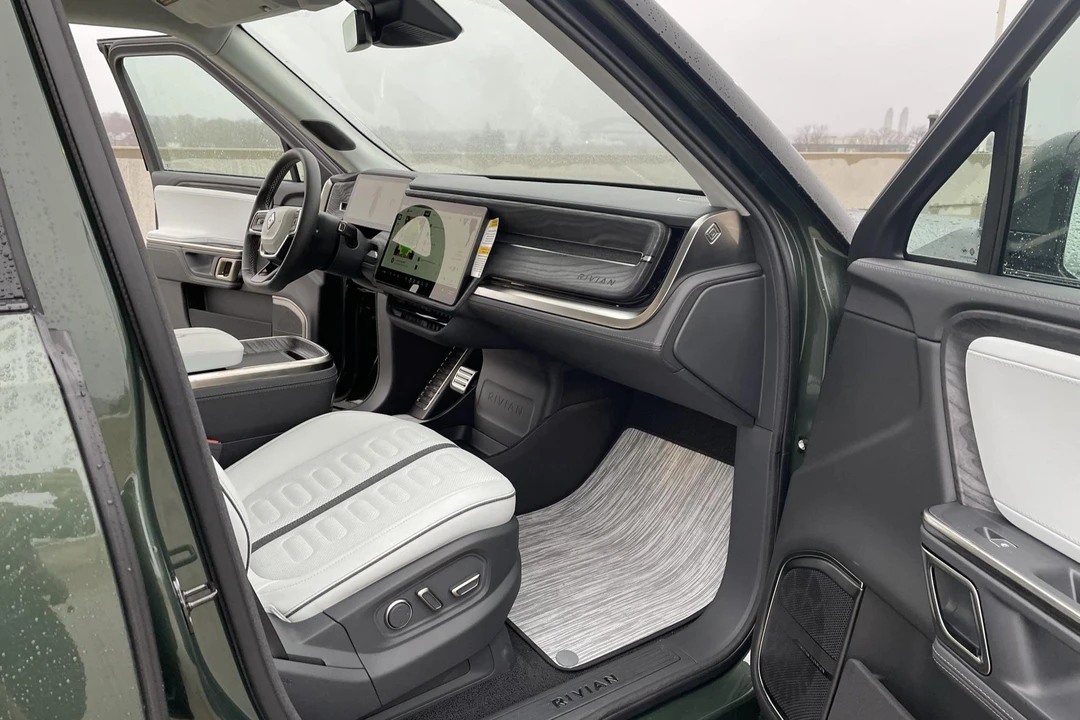 2022 Rivian R1T - Image 7 of 9