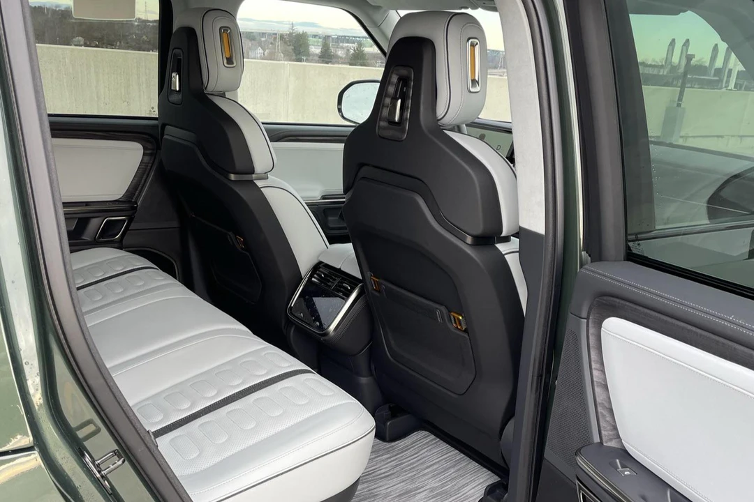2022 Rivian R1T - Image 8 of 9