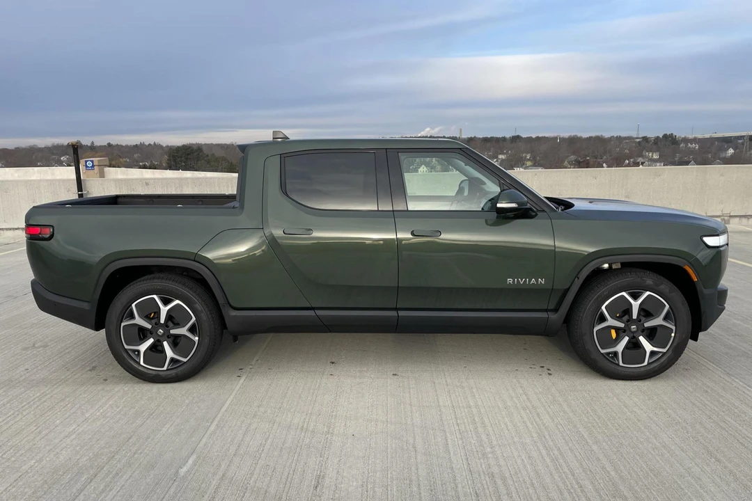 2022 Rivian R1T - Image 3 of 9