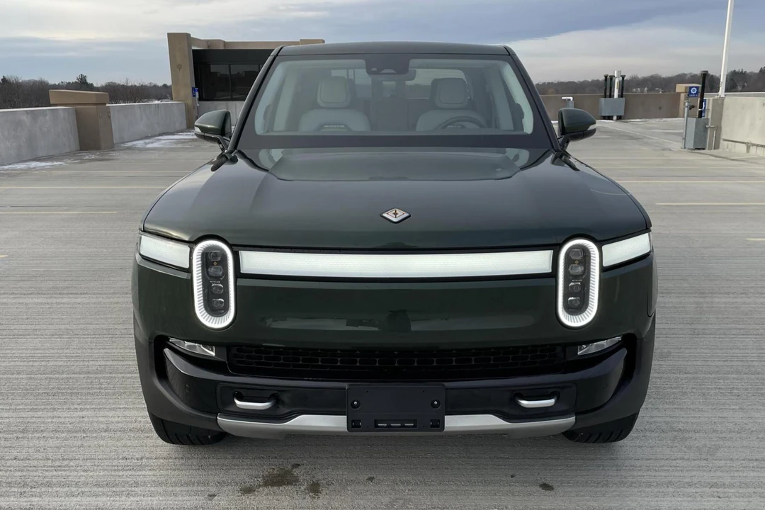 2022 Rivian R1T - Image 2 of 9