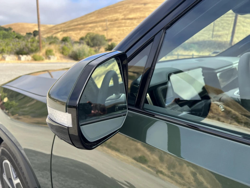 2022 Rivian R1T - Image 15 of 31