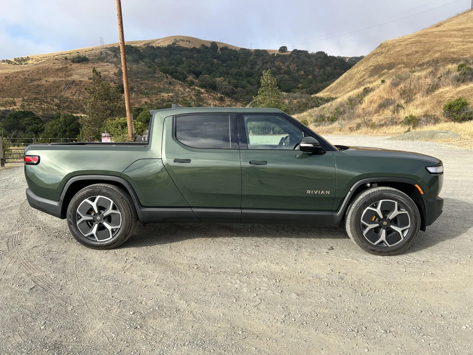 2022 Rivian R1T - Image 10 of 31