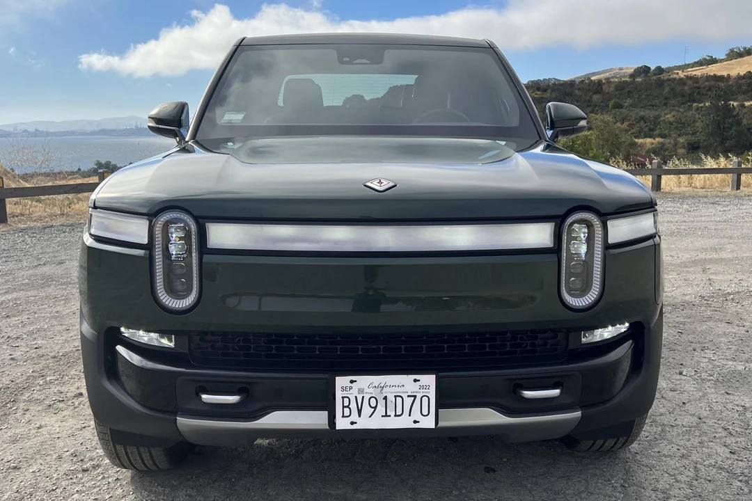 2022 Rivian R1T - Image 2 of 31