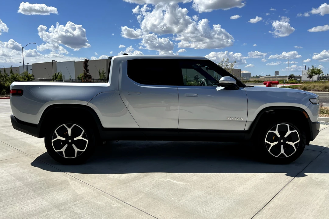 2022 Rivian R1T - Image 3 of 31