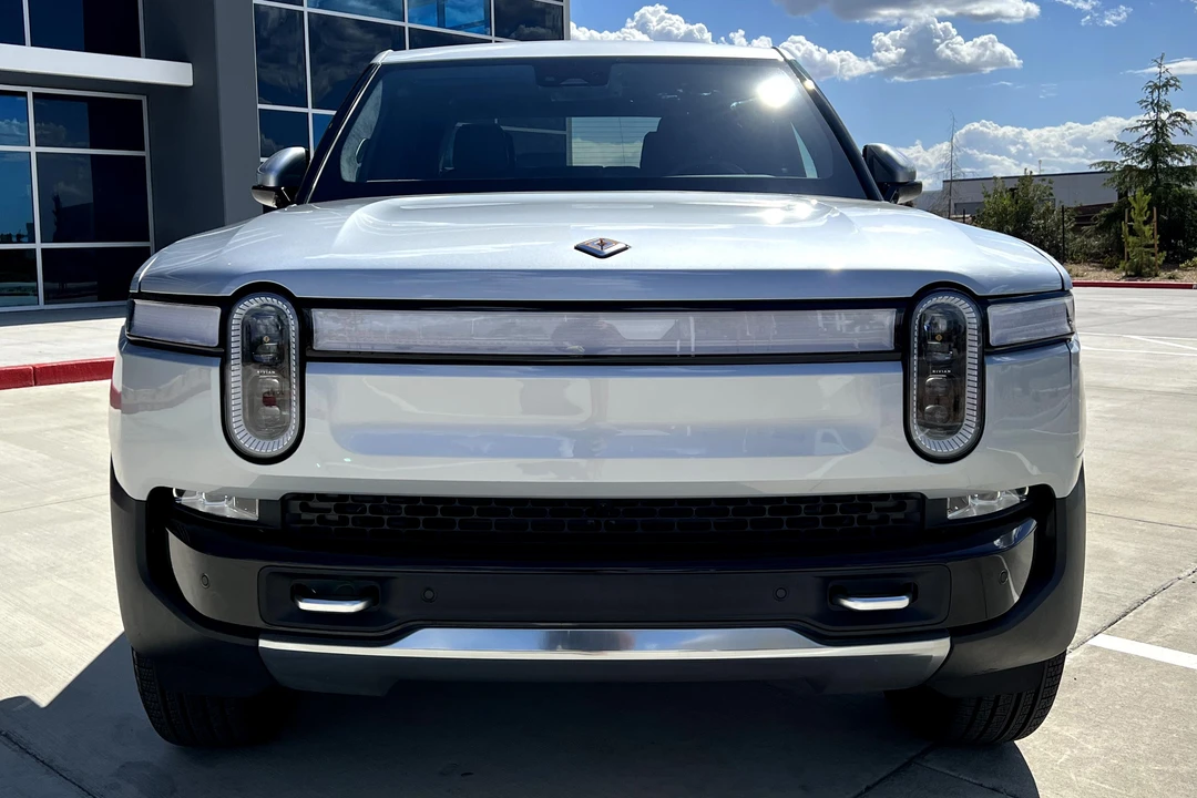 2022 Rivian R1T - Image 2 of 31