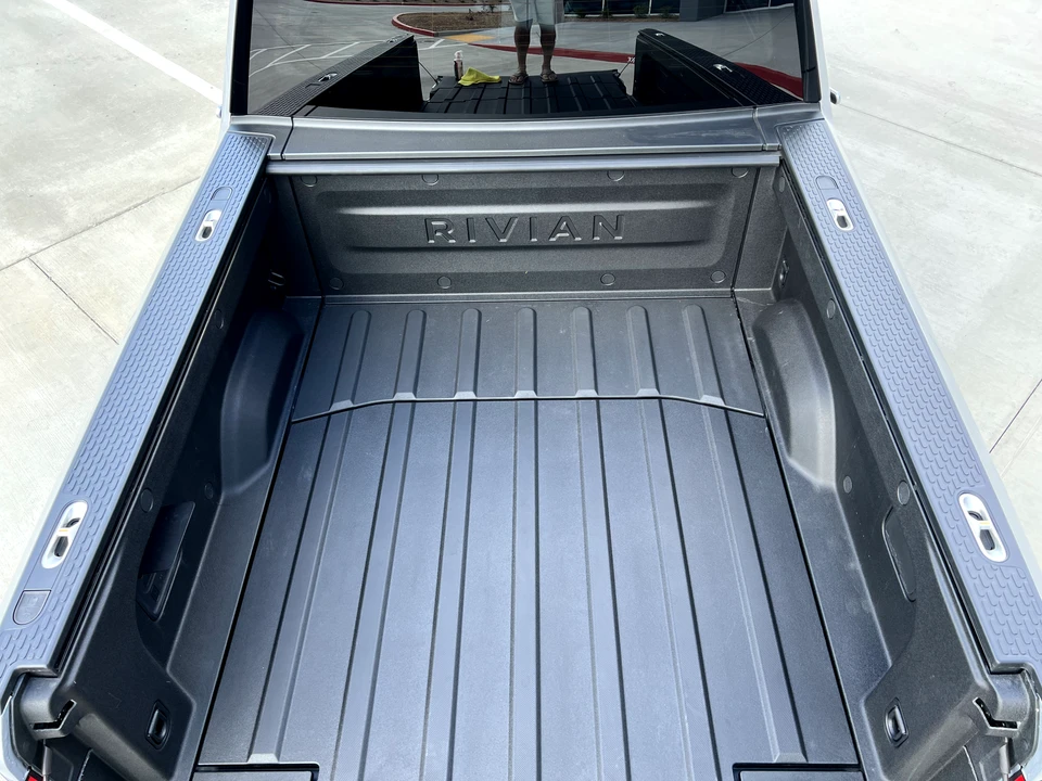 2022 Rivian R1T - Image 17 of 31