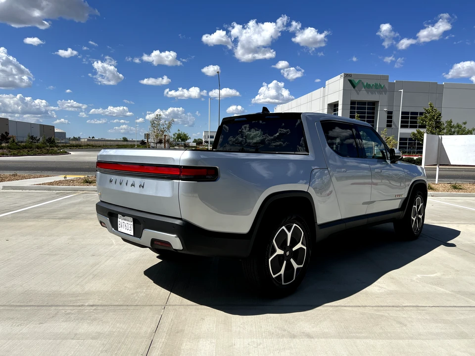 2022 Rivian R1T - Image 9 of 31