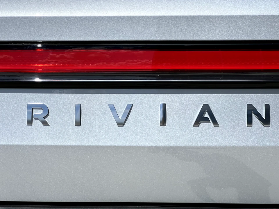 2022 Rivian R1T - Image 15 of 31