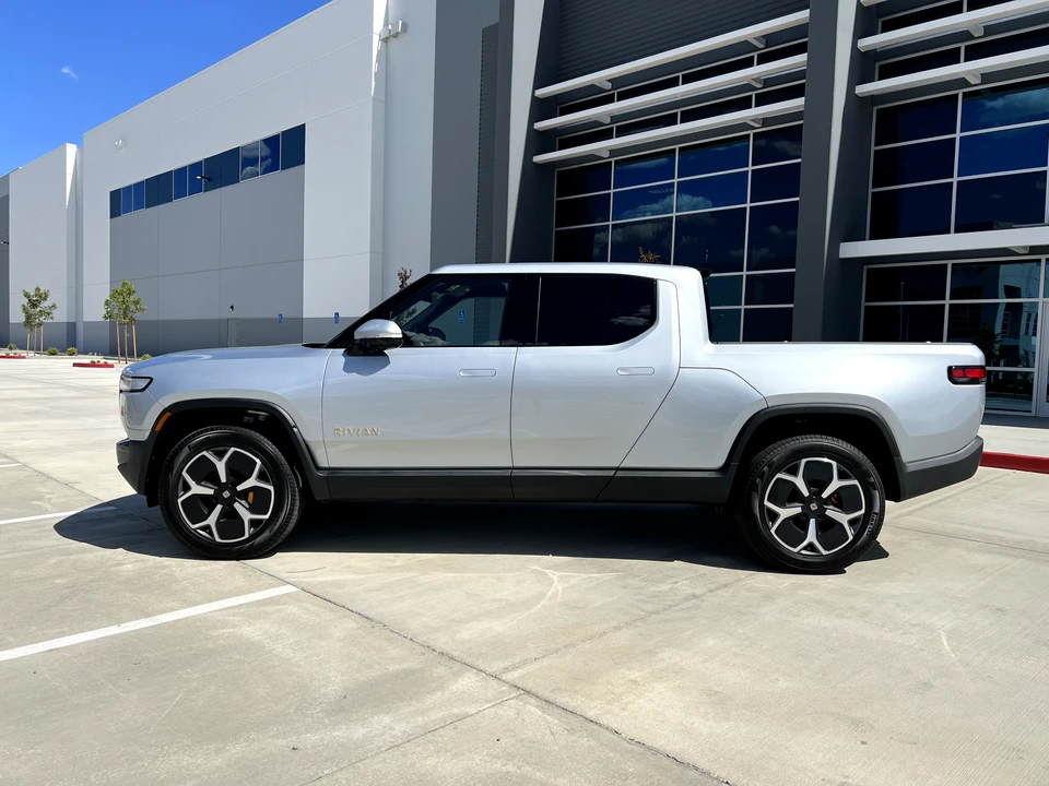 2022 Rivian R1T - Image 7 of 31