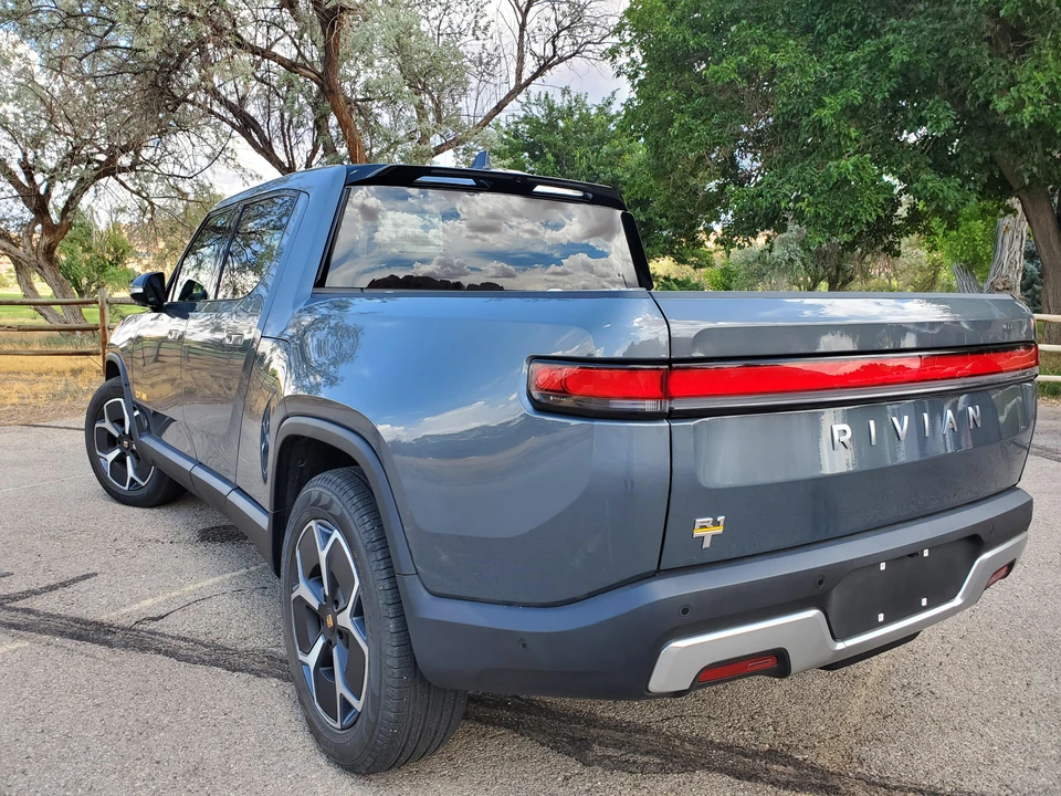 2022 Rivian R1T - Image 10 of 31