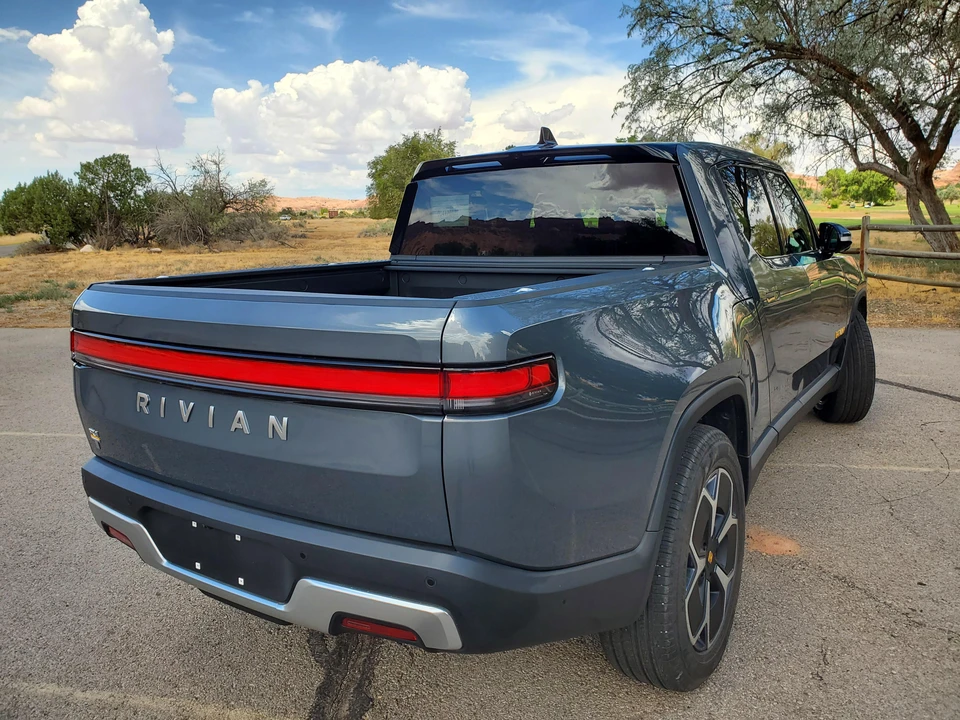 2022 Rivian R1T - Image 14 of 31