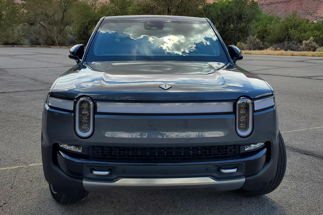2022 Rivian R1T - Image 2 of 31