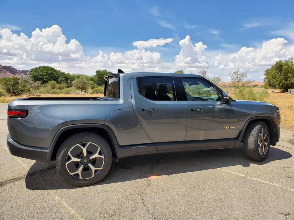 2022 Rivian R1T - Image 15 of 31