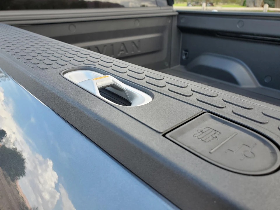 2022 Rivian R1T - Image 22 of 31
