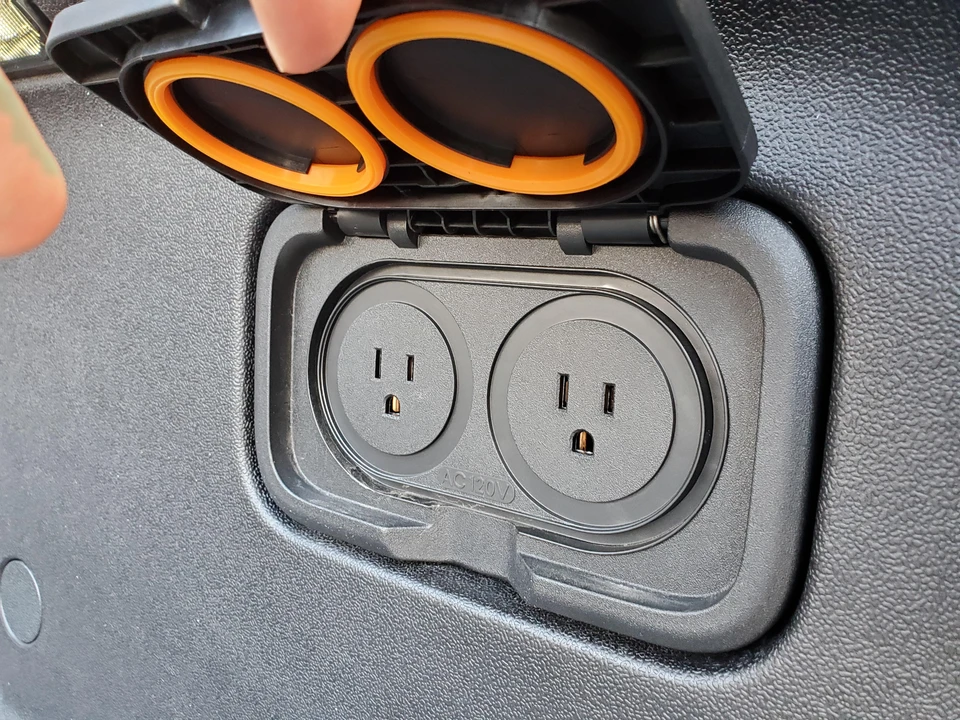 2022 Rivian R1T - Image 27 of 31