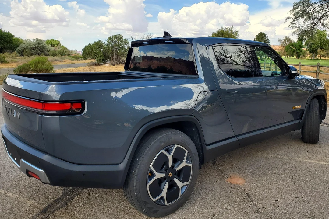 2022 Rivian R1T - Image 4 of 31