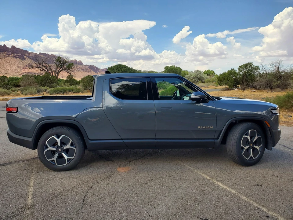 2022 Rivian R1T - Image 16 of 31