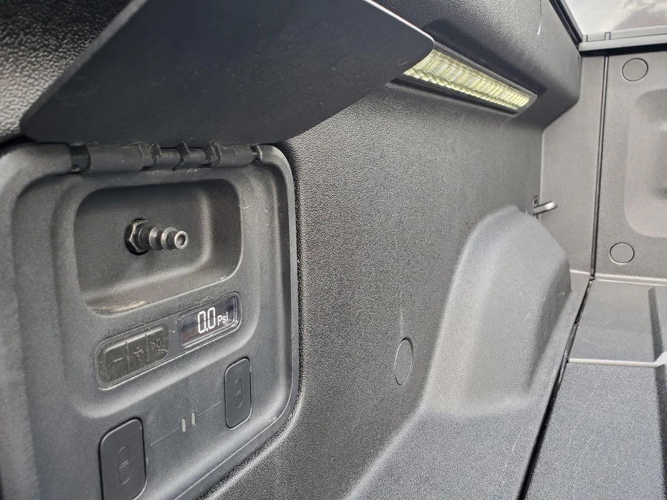 2022 Rivian R1T - Image 25 of 31