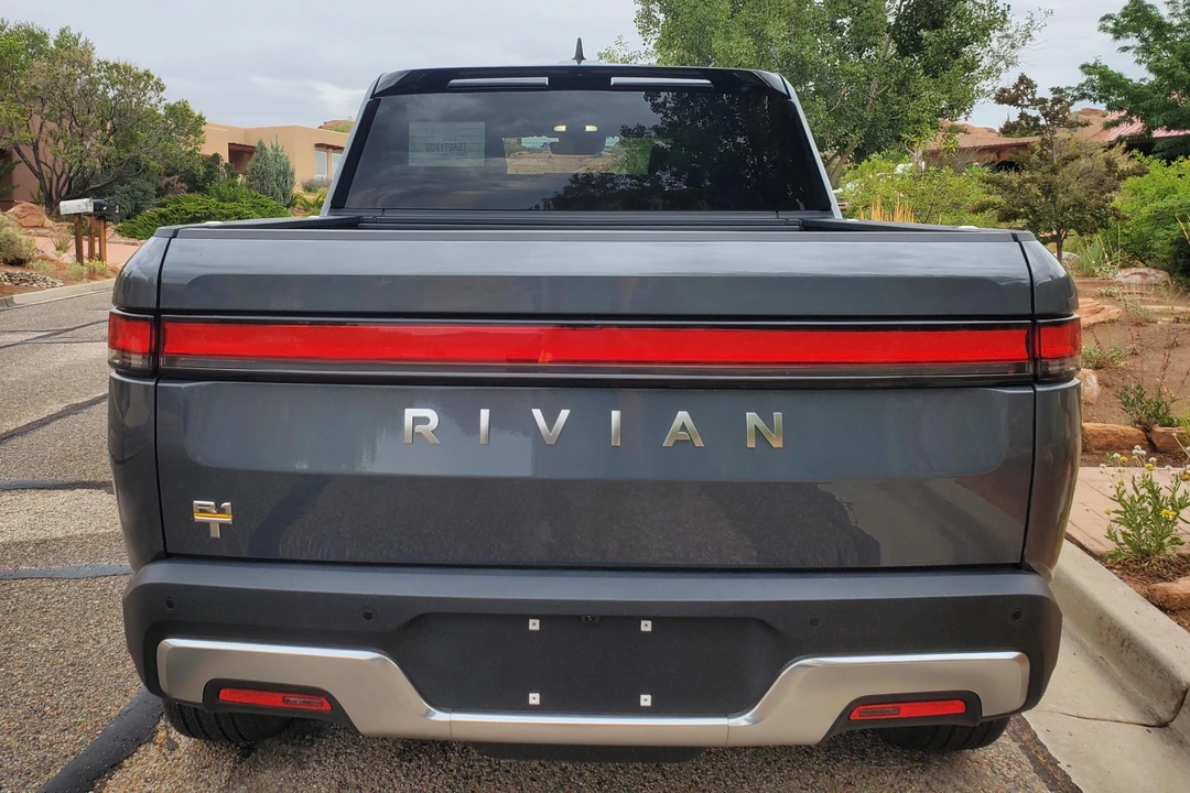 2022 Rivian R1T - Image 5 of 31