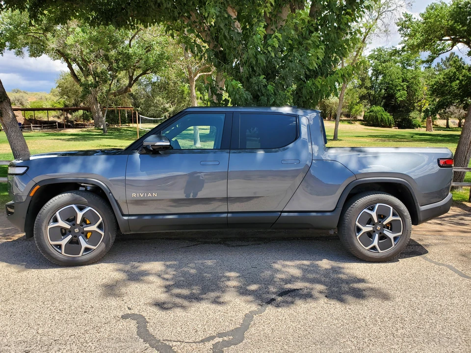 2022 Rivian R1T - Image 9 of 31