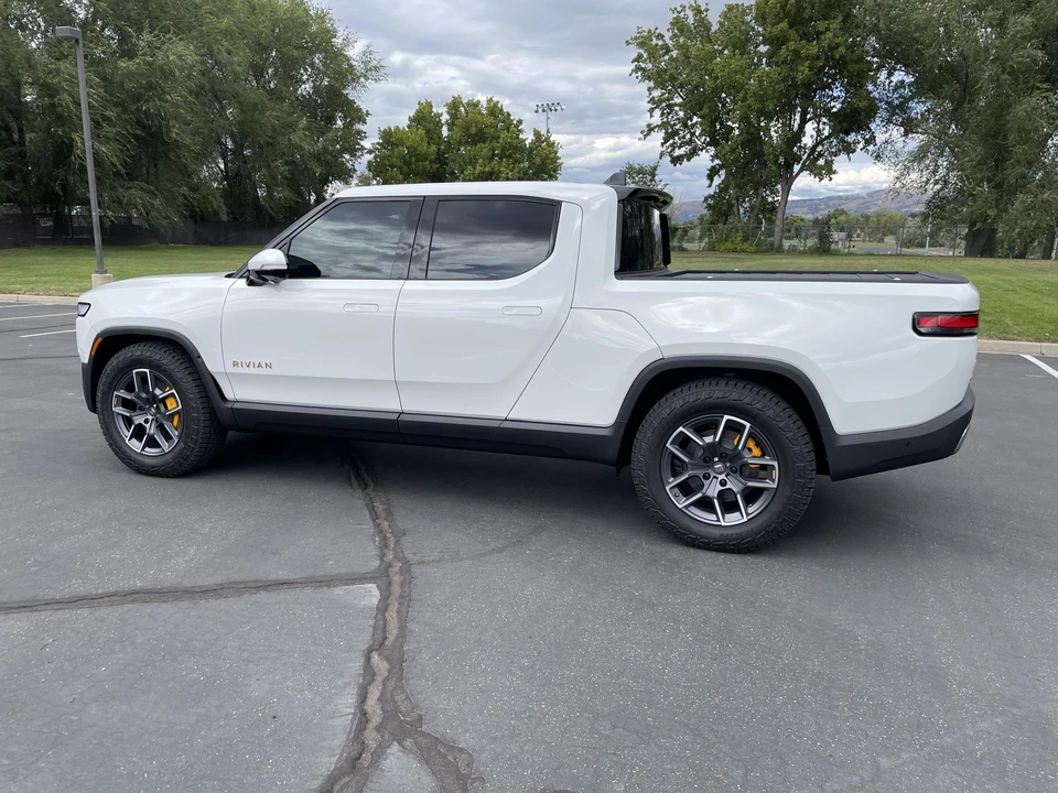 2022 Rivian R1T - Image 18 of 31