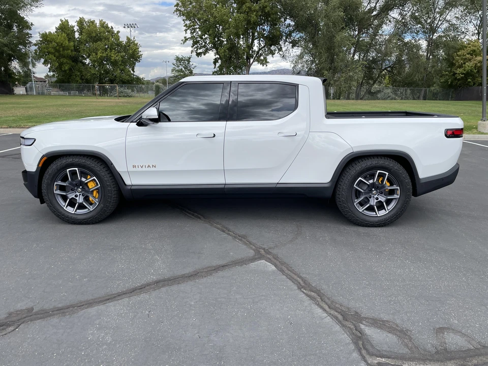 2022 Rivian R1T - Image 15 of 31