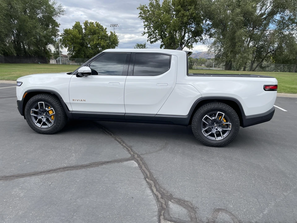 2022 Rivian R1T - Image 17 of 31