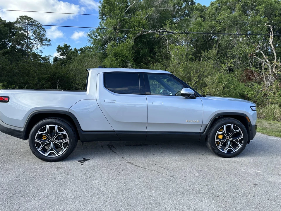 2022 Rivian R1T - Image 13 of 31