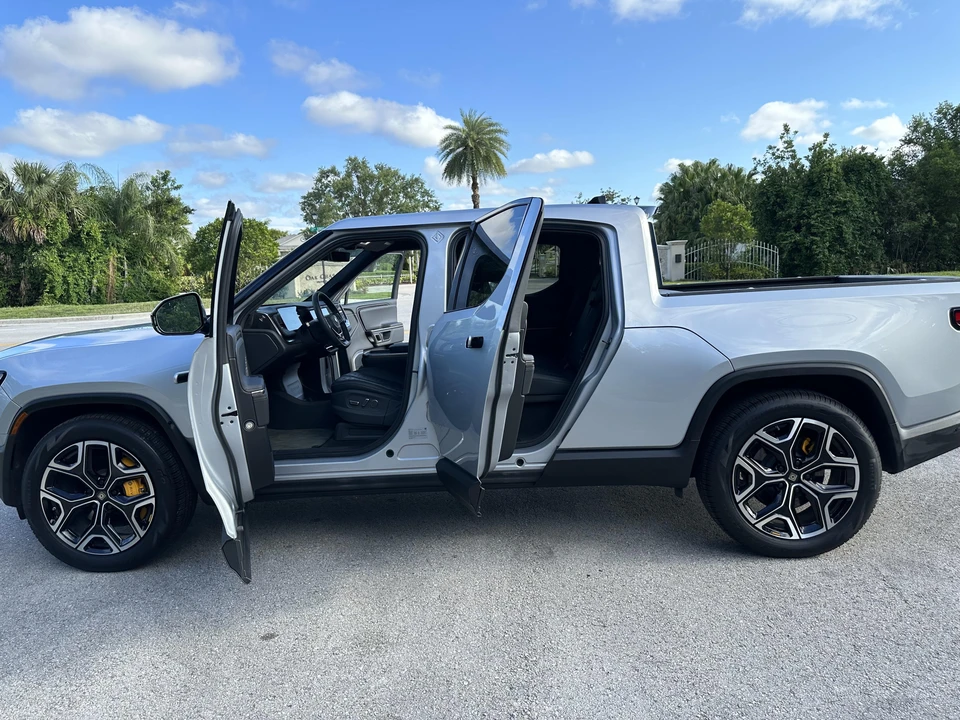 2022 Rivian R1T - Image 8 of 31