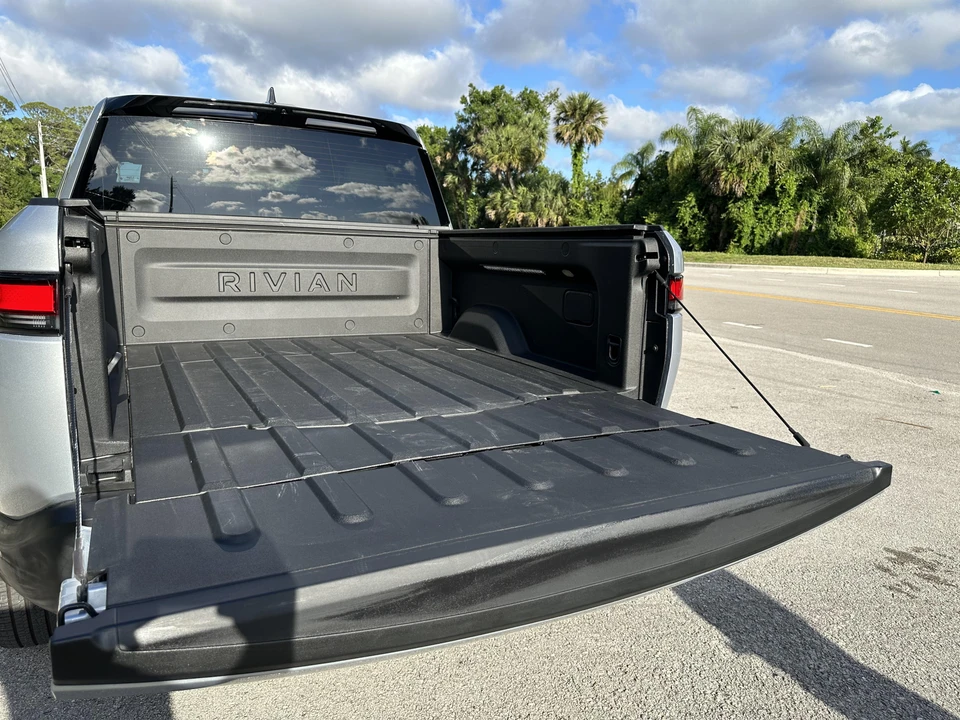 2022 Rivian R1T - Image 26 of 31