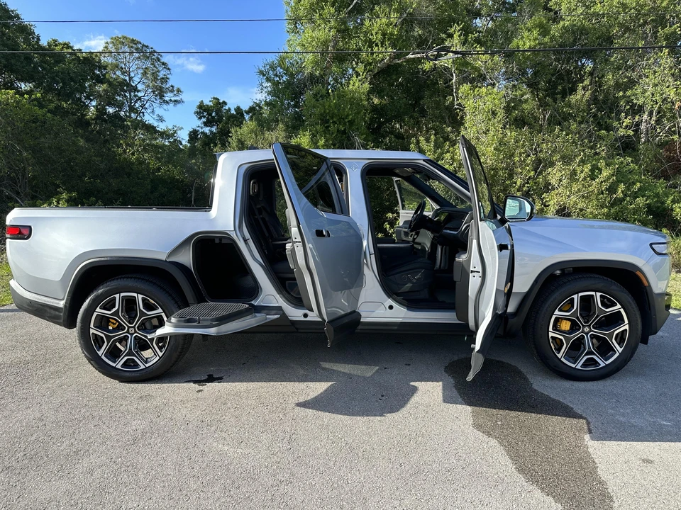 2022 Rivian R1T - Image 14 of 31