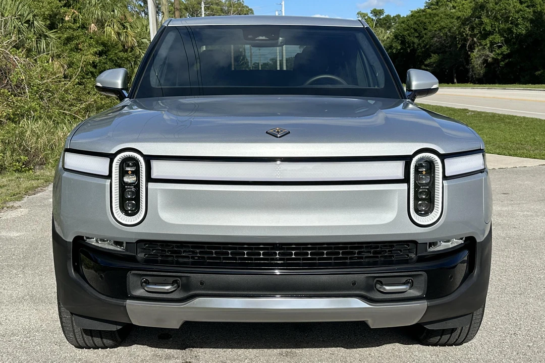 2022 Rivian R1T - Image 2 of 31