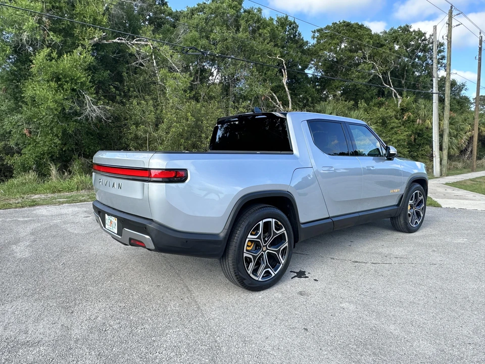 2022 Rivian R1T - Image 12 of 31