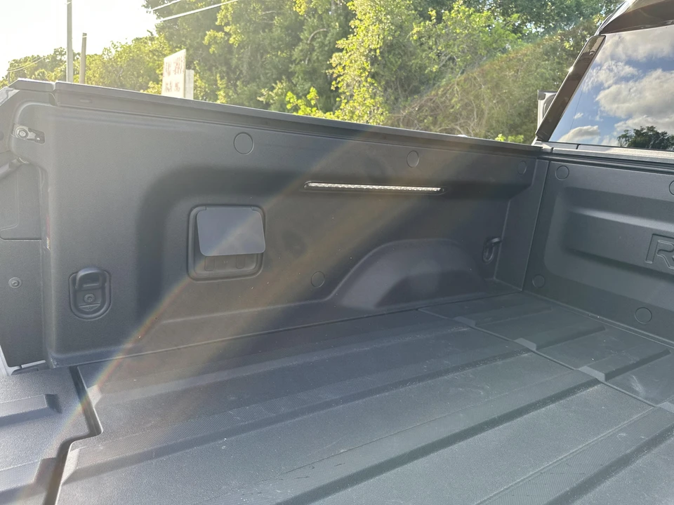 2022 Rivian R1T - Image 27 of 31