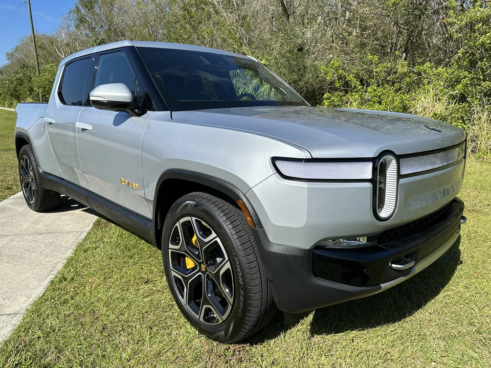 2022 Rivian R1T - Image 18 of 31